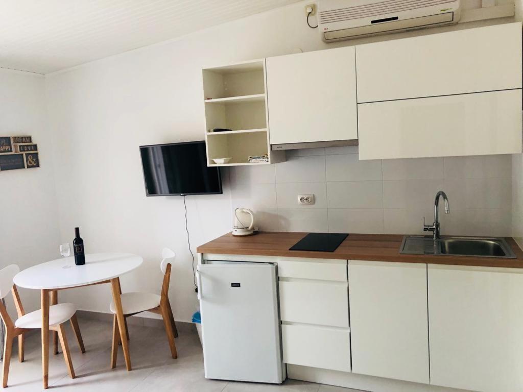 Guest House Marija Бол Экстерьер фото